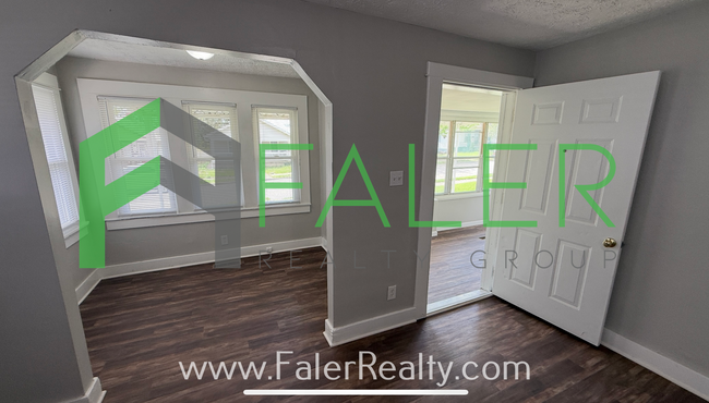 Building Photo - Charming 2-Bedroom Home
