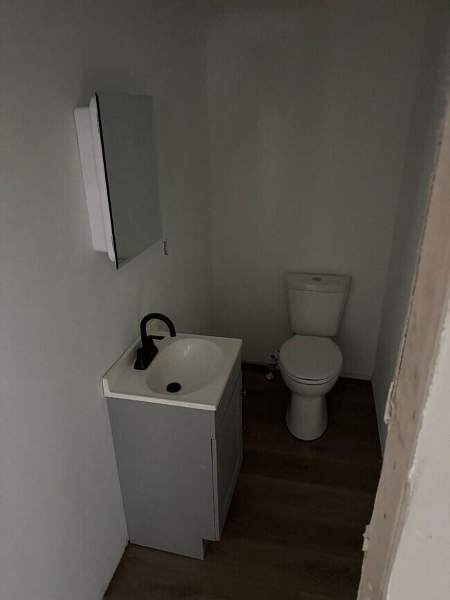 Building Photo - 433 Penn Ave