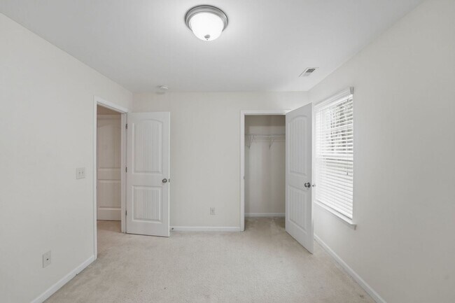 Building Photo - 409 Walsenburg Dr