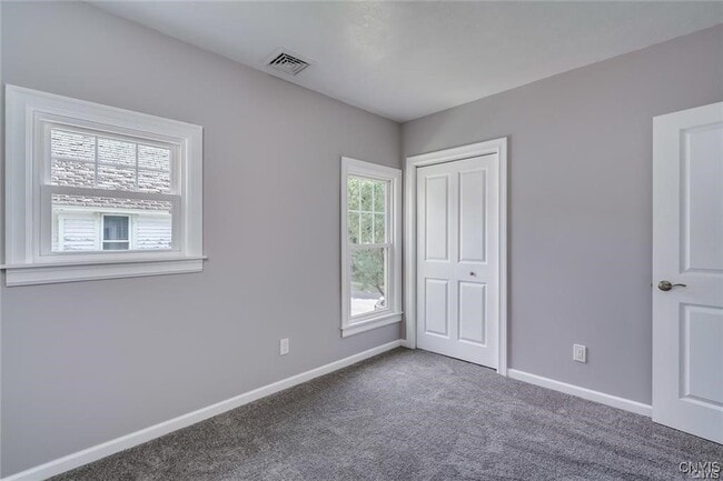 Building Photo - 137 St Mary St