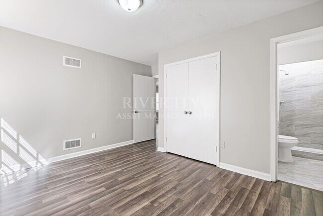 Building Photo - 3240 Boxdale St