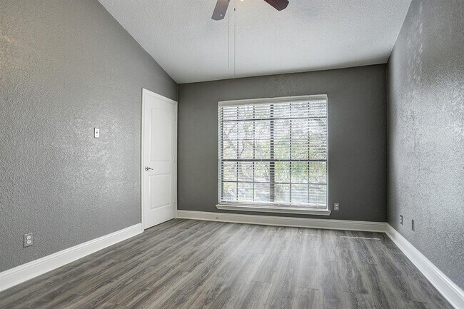 Building Photo - 2121 El Paseo St