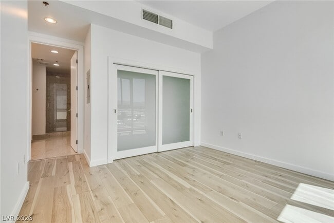 Building Photo - 4575 Dean Martin Dr