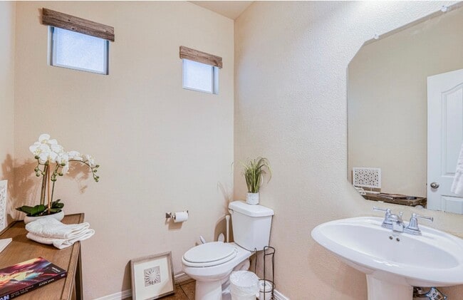 Building Photo - Westside area for Short or Long Term Rental (Completely Furnished) Beautiful 3 bed/2.5 baths plus...