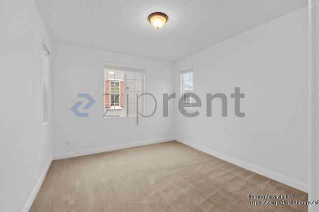 Building Photo - 1271 S Central Pkwy