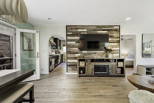 Building Photo - 3740 E Mayfield St