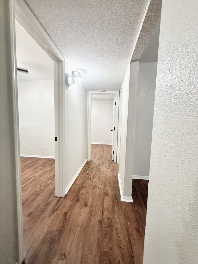 Building Photo - 941 S Walker St