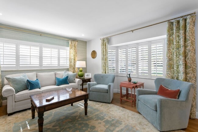 Building Photo - 4 bed, 3ba, 2 car garage home in Culbreath Heights