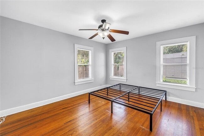 Building Photo - 116 16th Ave SE