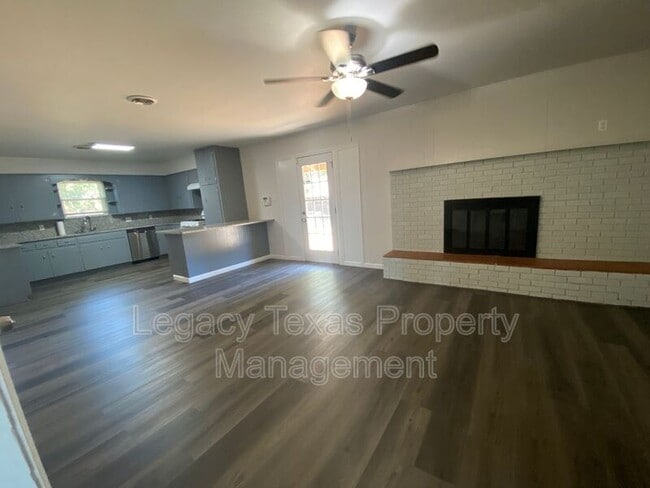 Building Photo - 211 S Nolan River Rd