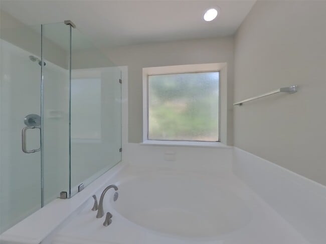 Building Photo - 46 Shimmer Pond Pl