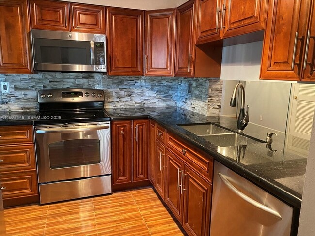 Building Photo - 706 Gardens Dr