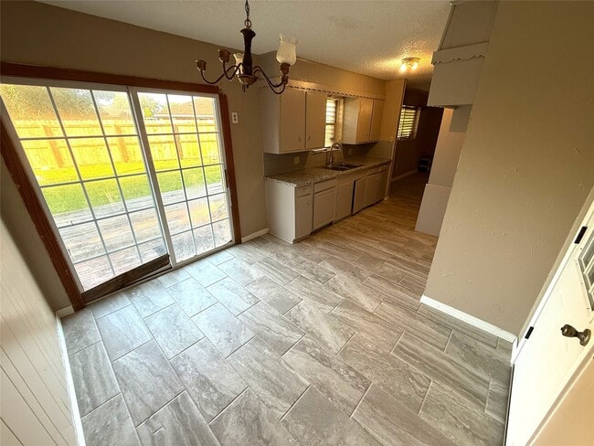 Building Photo - 2320 14th Ave N