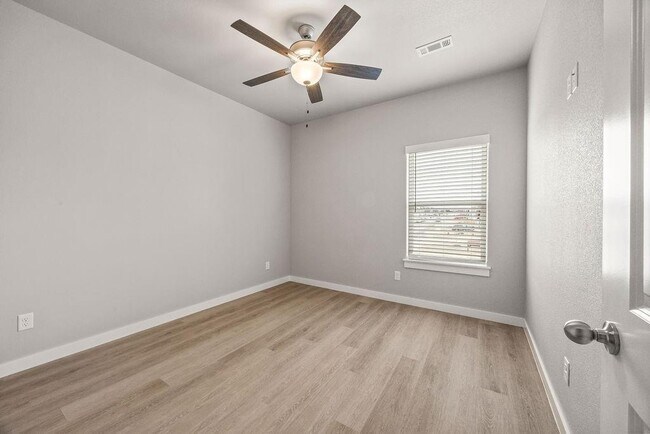 Building Photo - 2602 SW Convent St