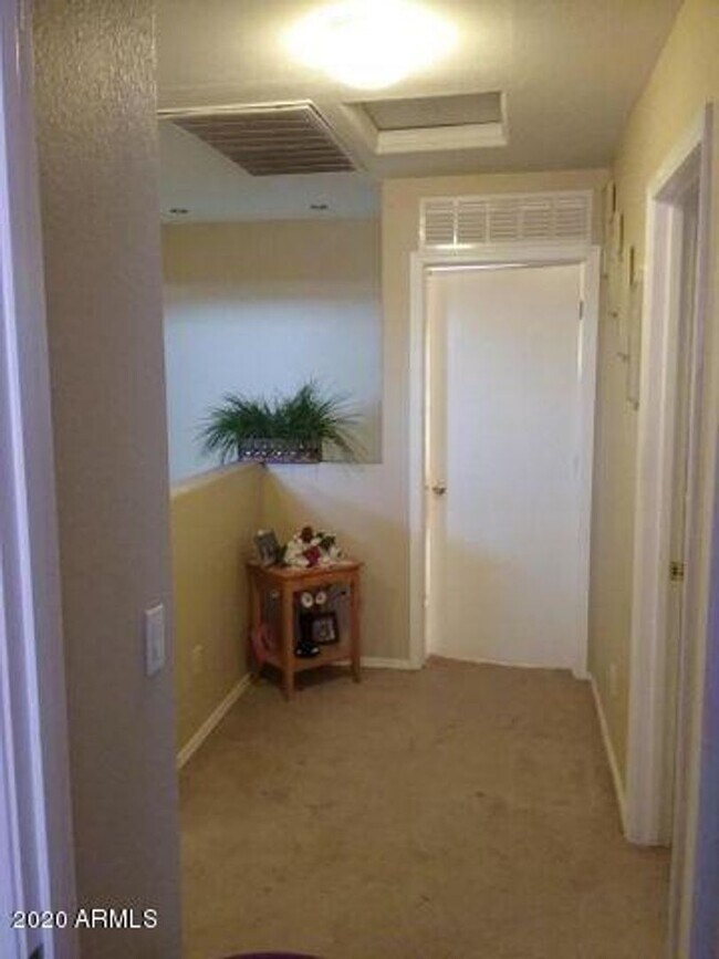 Building Photo - 4909 S 15th Pl