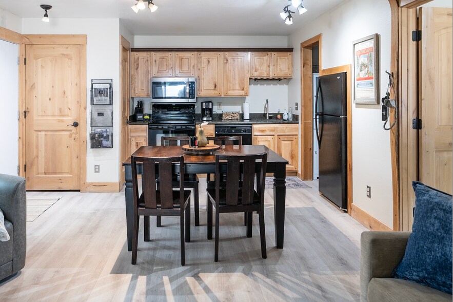 Building Photo - 2025 Canyons Resort Dr