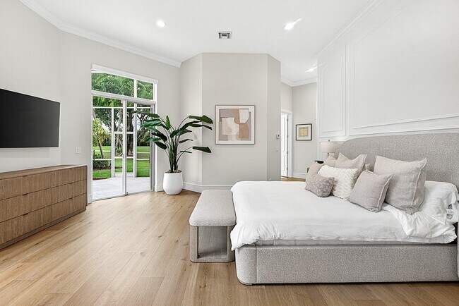 Building Photo - 1128 Crystal Dr