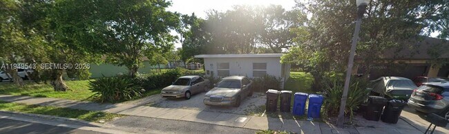 Building Photo - 634 NW 12th Ave