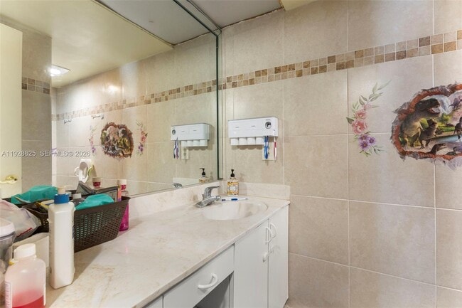 Building Photo - 19440 NE 26th Ave