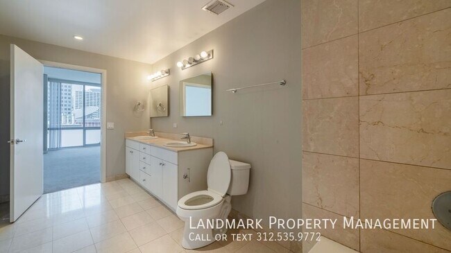 Building Photo - 8 E Randolph St