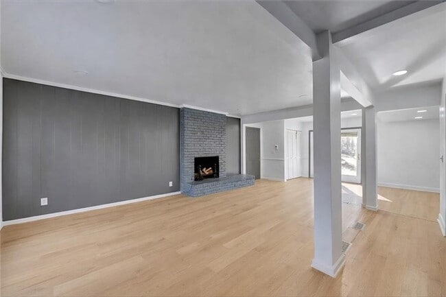 Building Photo - 525 Abernathy Rd NE