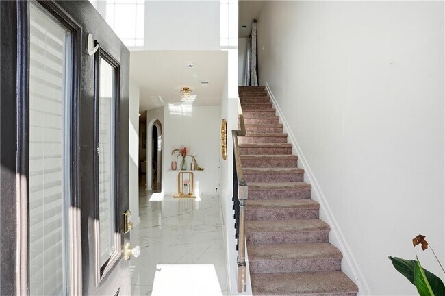 Building Photo - 341 Emporia Loop