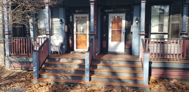 Building Photo - 315 2nd St