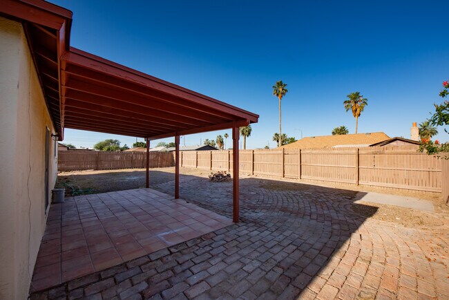 Building Photo - 2448 S Engler Ave