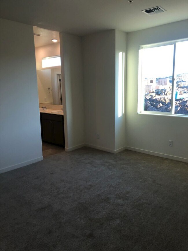 Building Photo - CORNER LOT - END UNIT - NO YARD TO MAINTAIN - GRANITE - STAINLESS - GATED