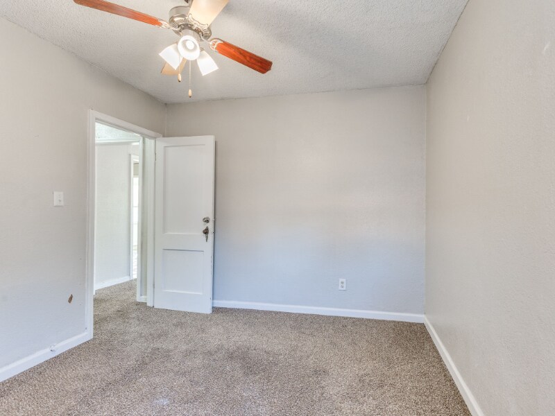 Building Photo - 1127 East 26th Pl N