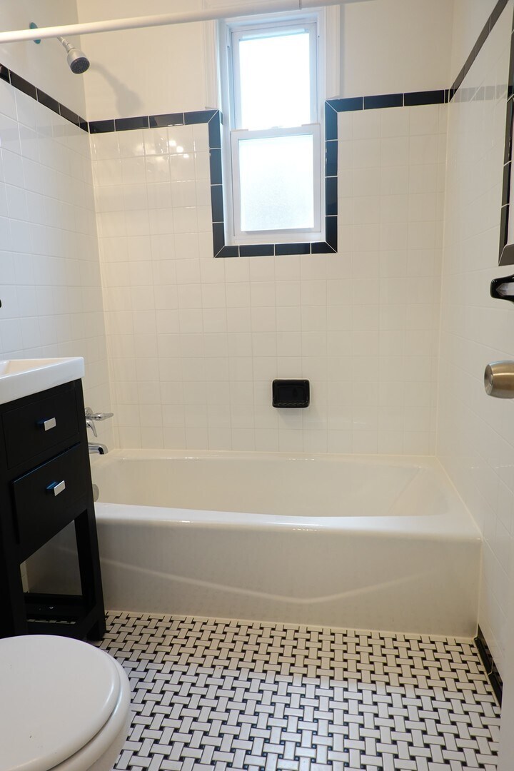 Building Photo - 8713 Plymouth St