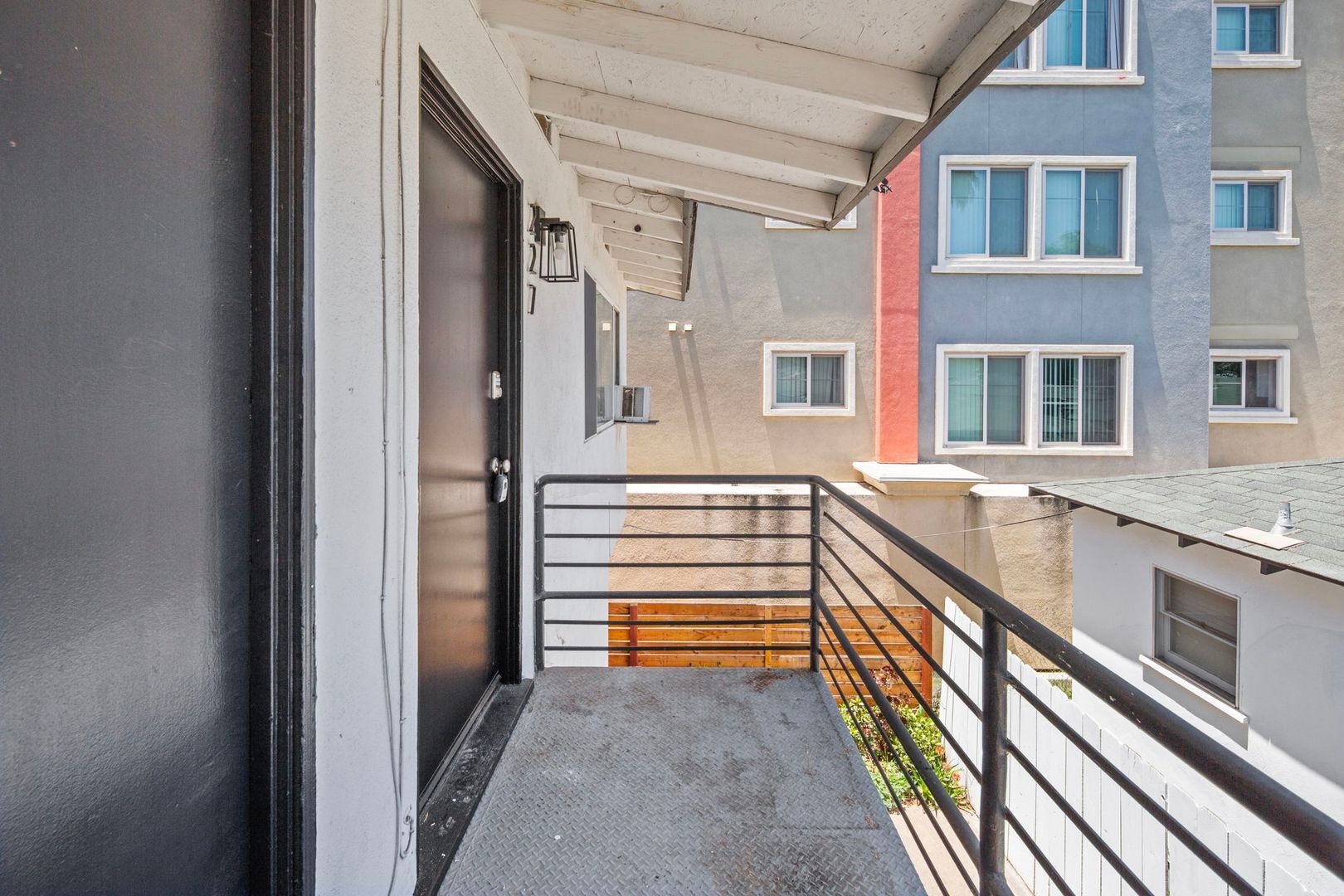 Building Photo - 203 W 3rd Ave