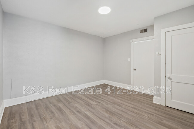 Building Photo - 1316-1318 Woods Run Avenue - 1318 Woods Ru...