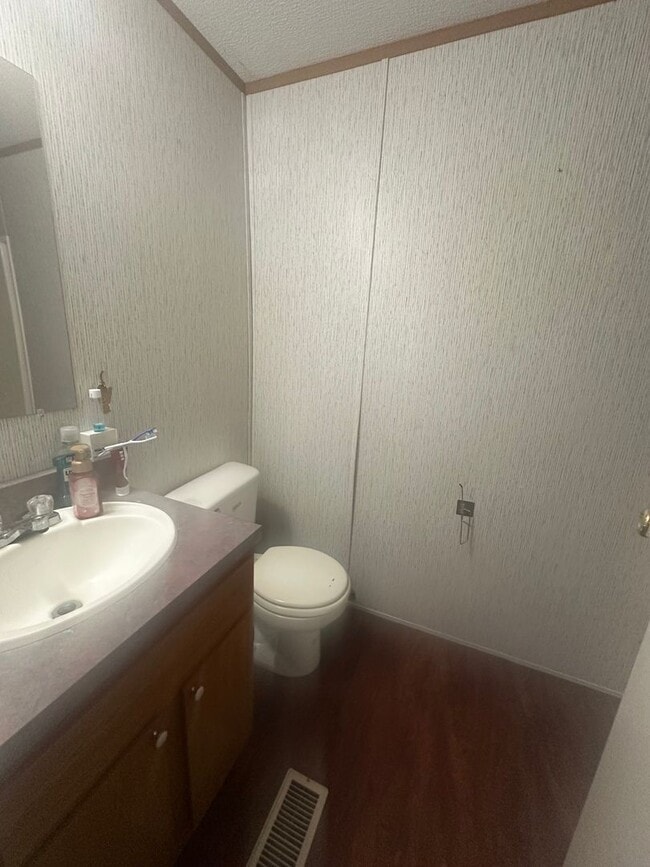 Building Photo - 3 bedroom 2 bath with plenty of space inside and out and gorgeous views!