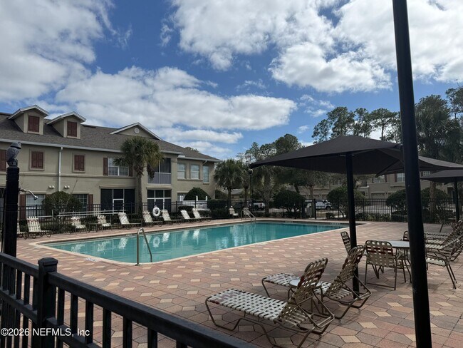 Building Photo - 9783 Summer Grove Way W