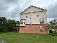Building Photo - 301 Klee Dr