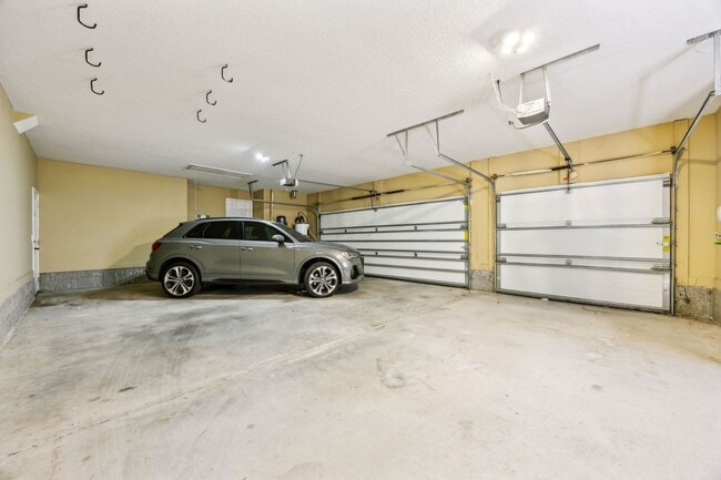 Building Photo - Luxury Living in Amelia National – Resort-...