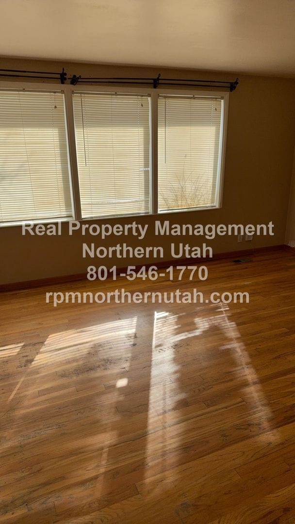 Building Photo - 5 Bedroom 2 Bath Home In Kaysville Available!