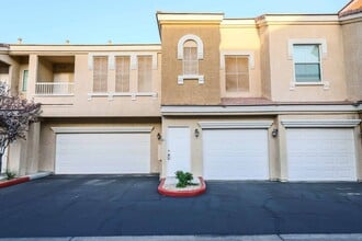 Building Photo - Spacious 2 Bedrooms Condo with 2 Full Bathrooms!