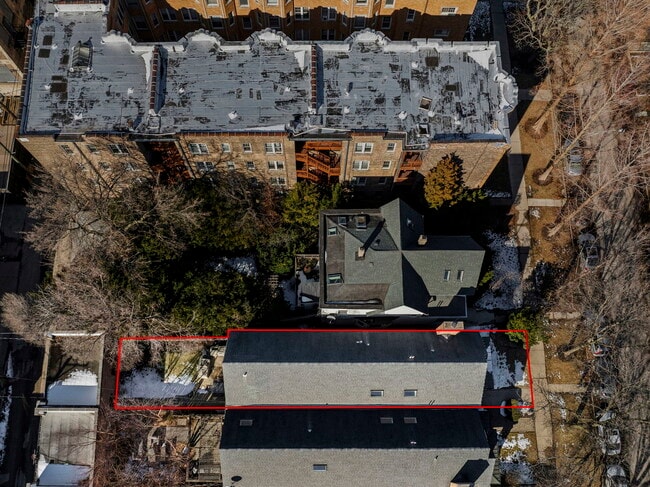 Building Photo - 4322 N Hermitage Ave