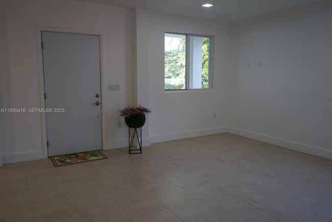 Building Photo - 1450 NE 147th St