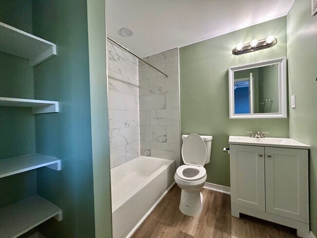 Building Photo - Baltimore - 4 bedrooms and 3 Bathrooms Available!