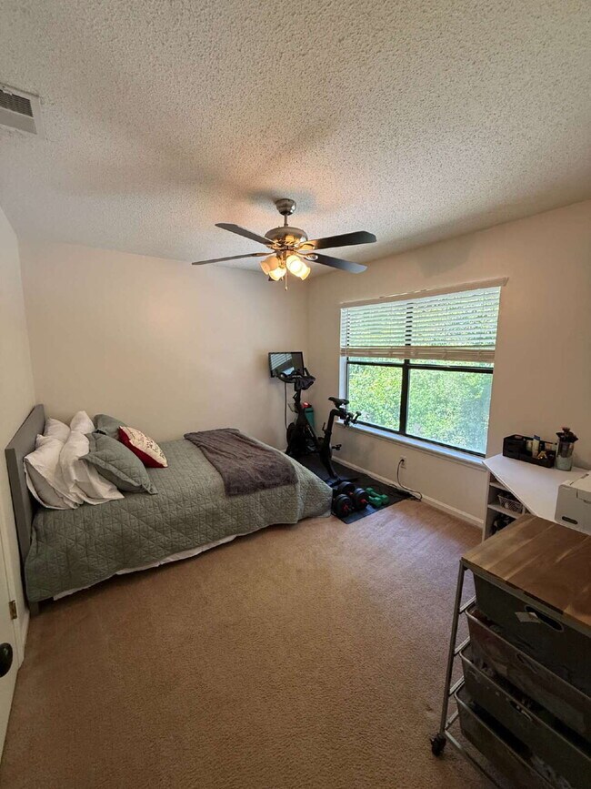 Building Photo - "Charming 3-Bedroom Townhouse Retreat in Beaufort - Spacious 1742 sq ft on Battery Lane!"