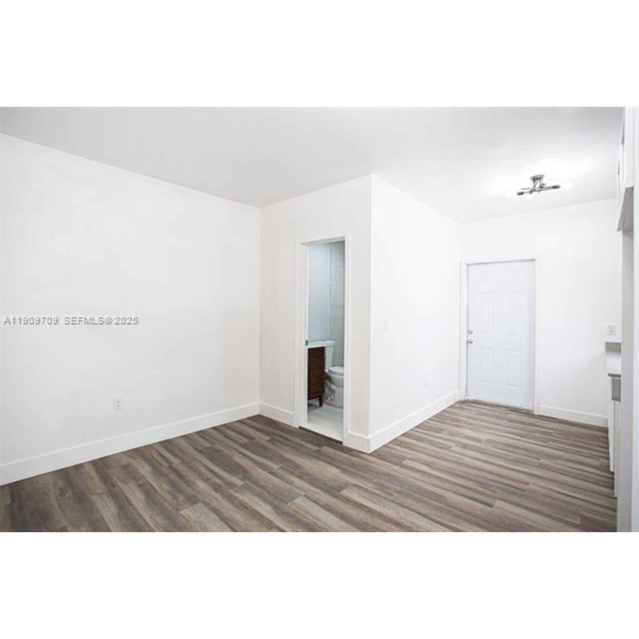 Building Photo - 2424 NW 7th Ct