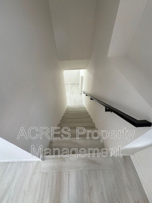 Building Photo - 9423 36th Ave SW