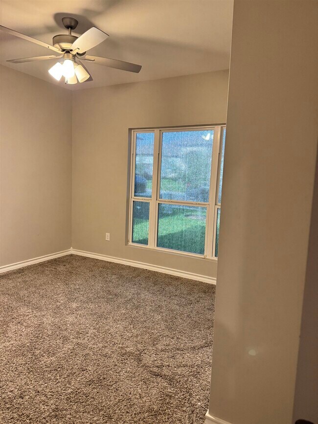 Building Photo - 813 Pausa Dr