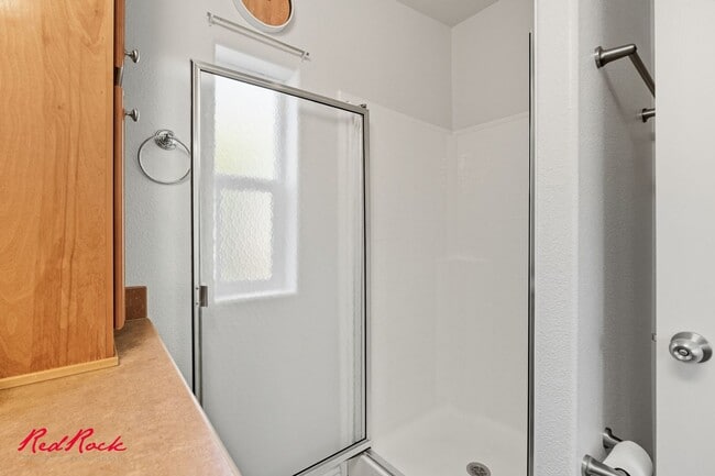 Building Photo - Single-Level 2 Bedroom Home in Washington 55+ Community!