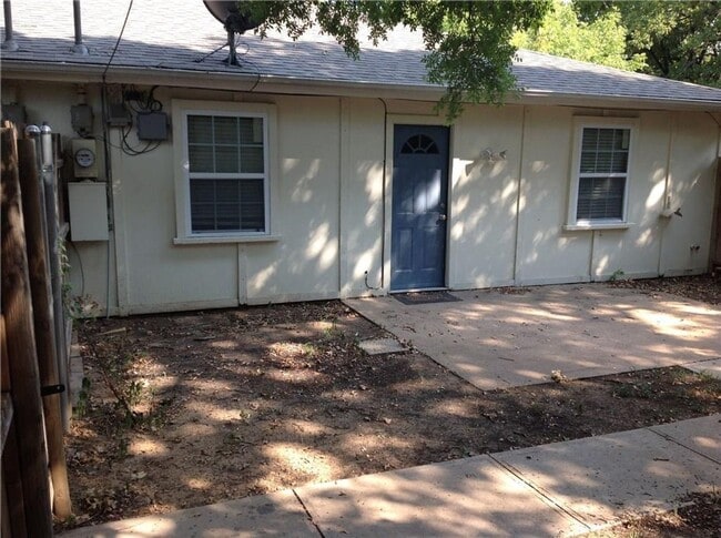 Building Photo - ***$500 off First Full Months rent with mo...