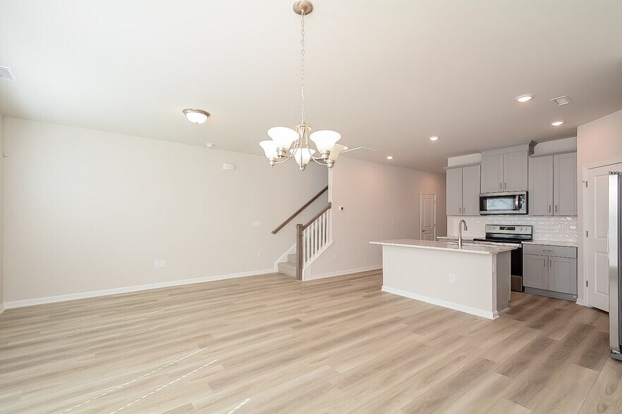 Building Photo - 206 Brook Farm Ln