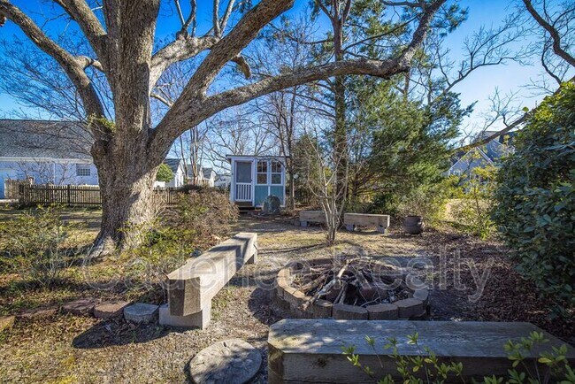 Building Photo - 205 N Sea Lily Ct